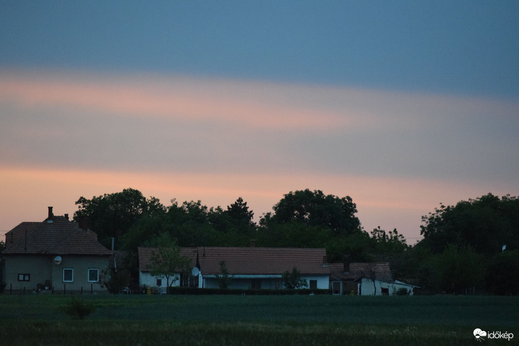 Mai napnyugta utáni színek Dévaványán 2