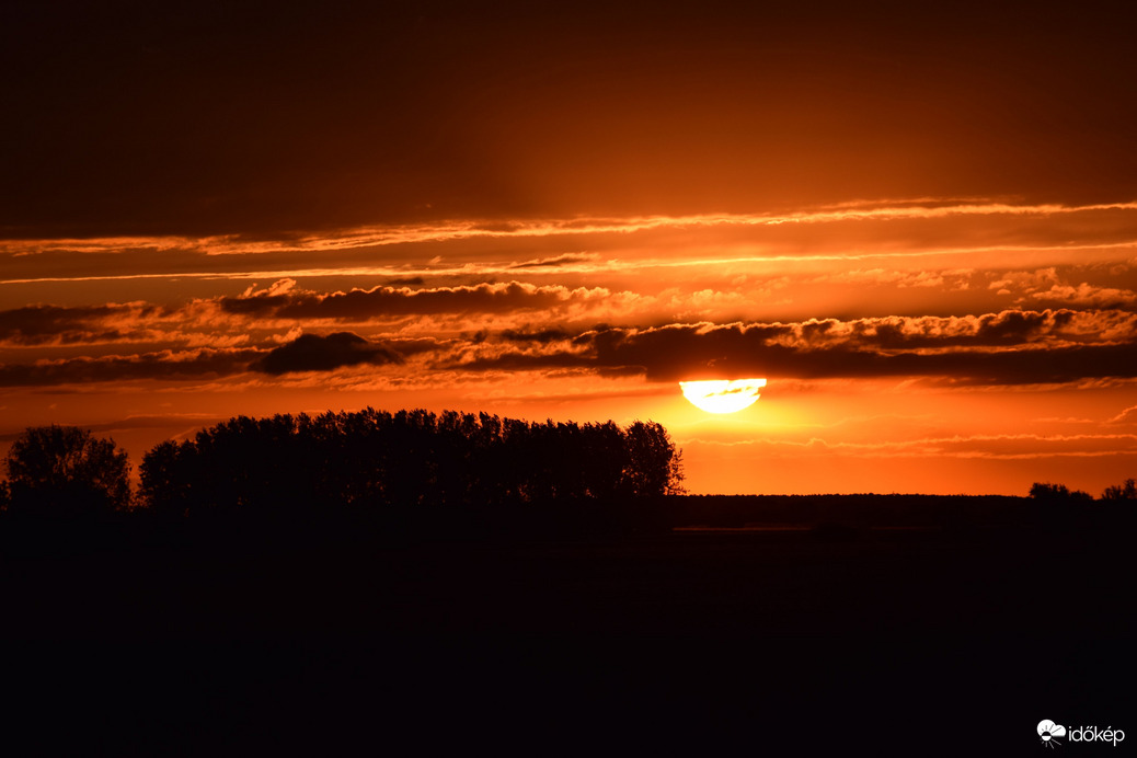 Eső után, felhők közül elő bújó napocska