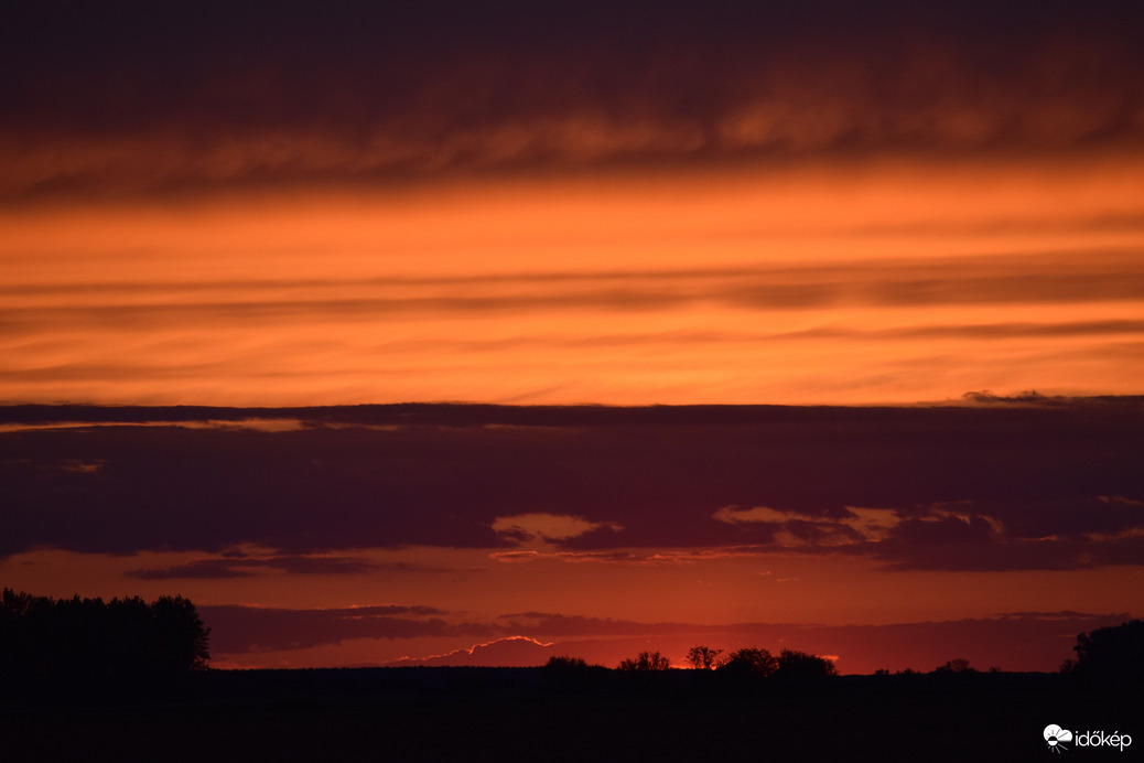Tüzes színekben káprázott a mai neplemente 3