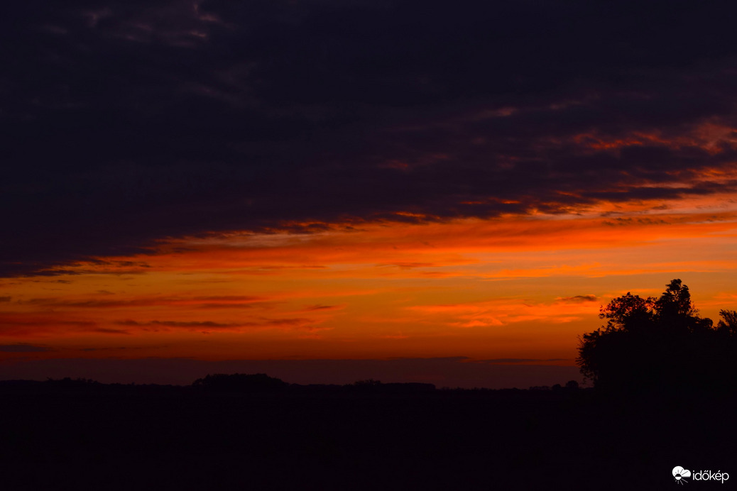 Esti színkavalkád Dévaványán
