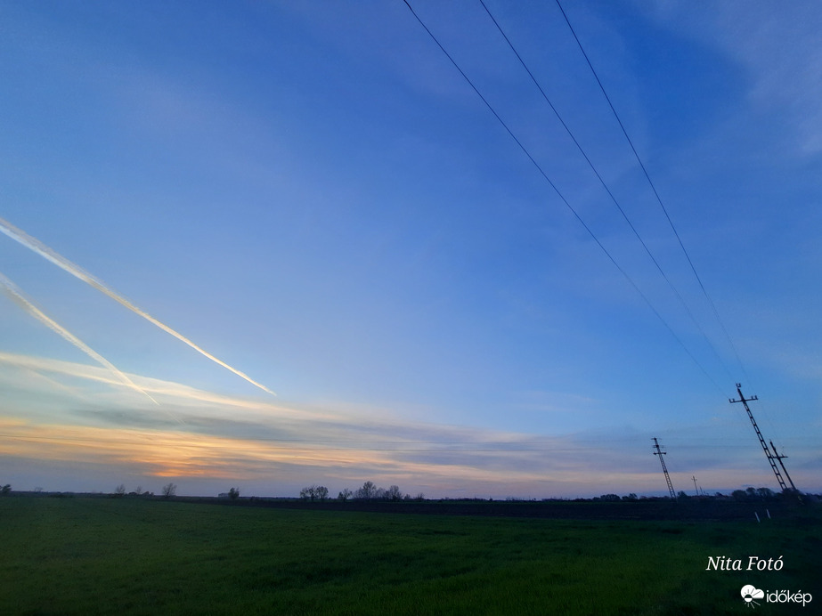 ,,Naplementés" színek