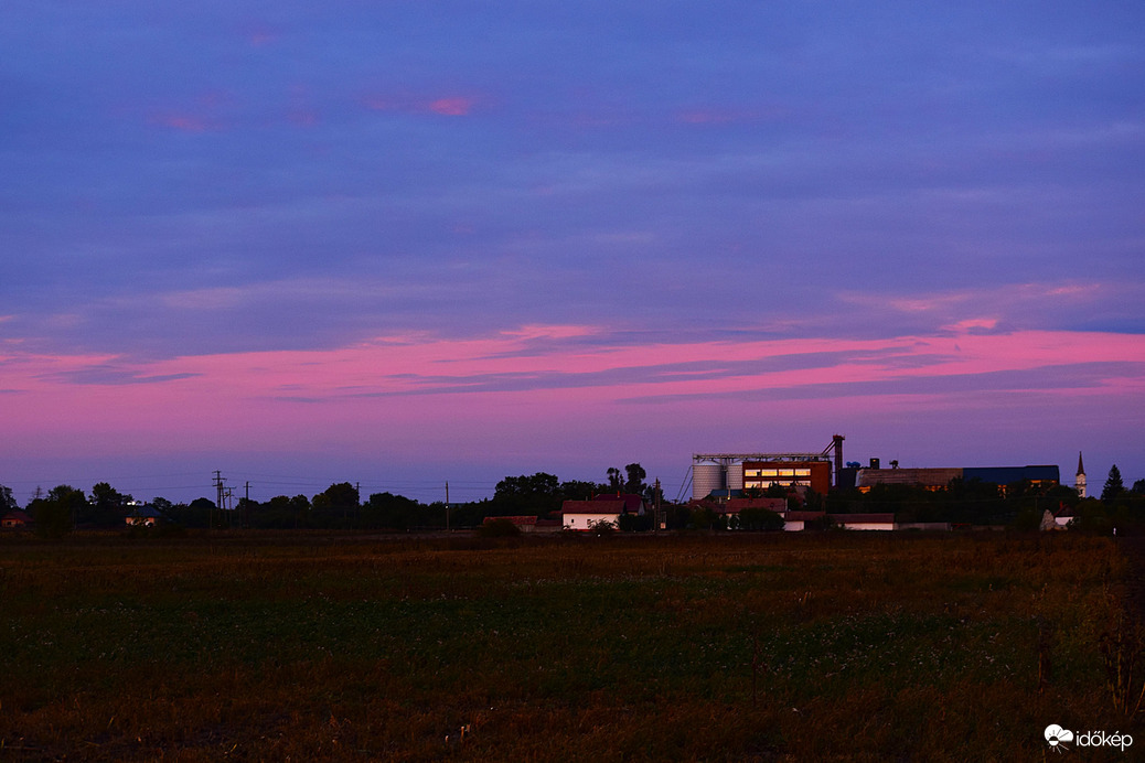 Esti színkavalkád Dévaványán