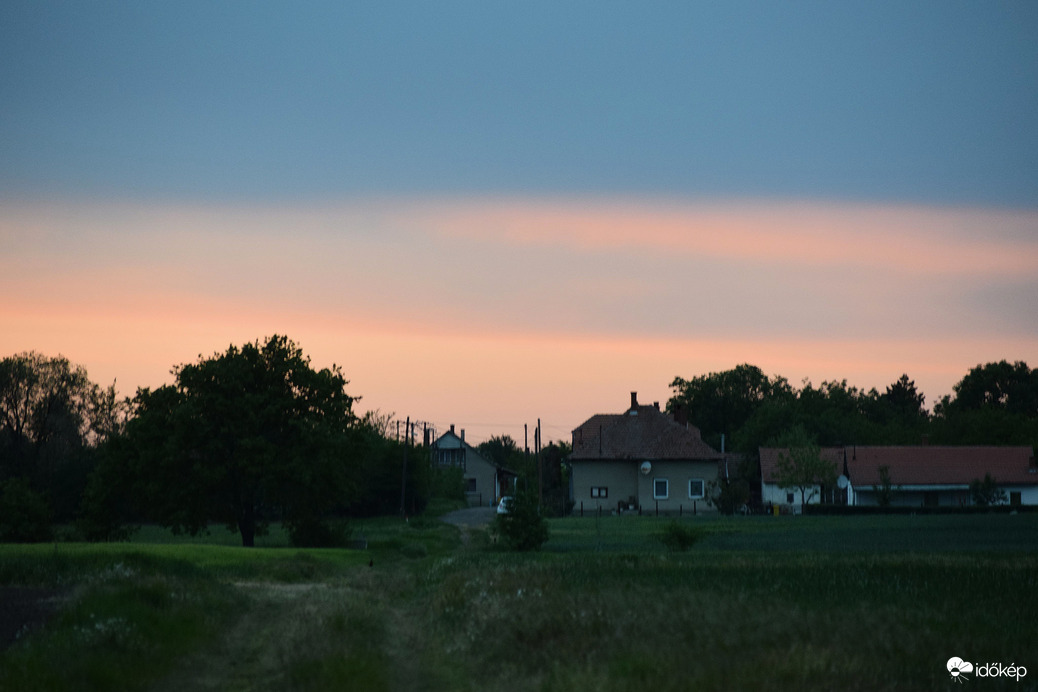 Mai napnyugta utáni színek Dévaványán 1