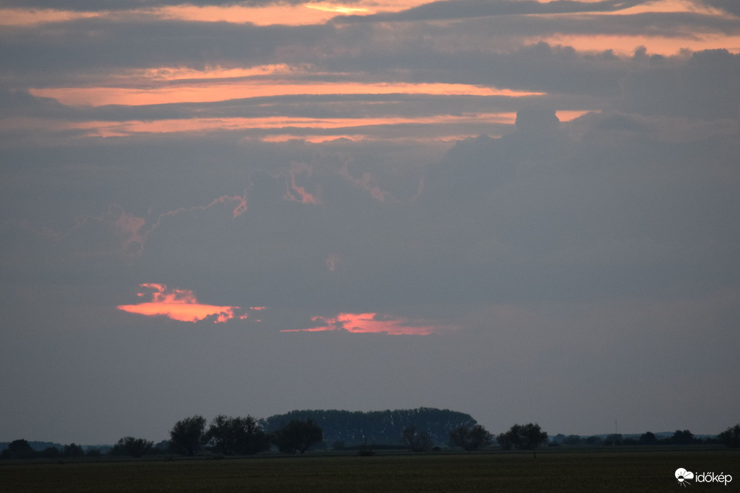 Esti felhő Dévaványán 7