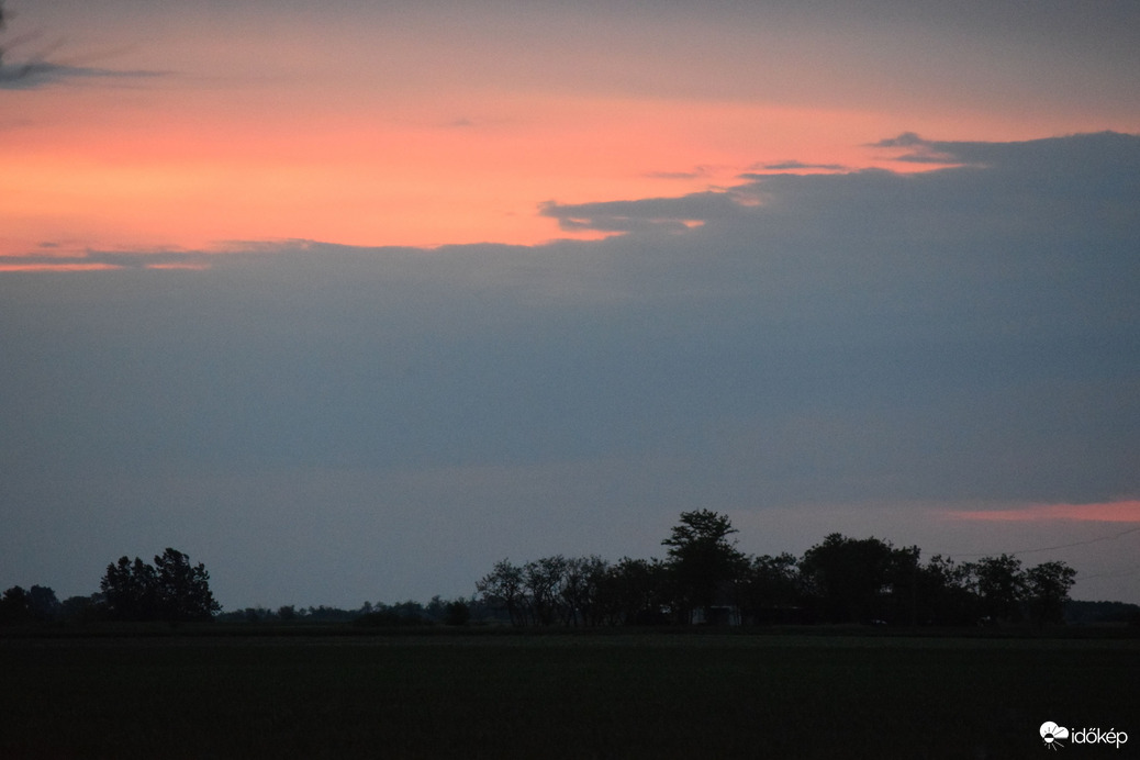 Mai napnyugta utáni színek Dévaványán 3