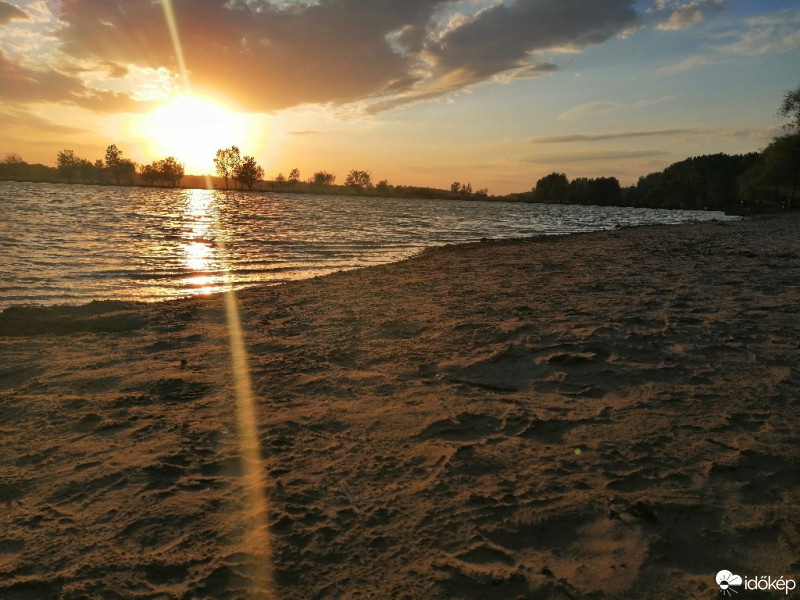 Kunfehértó