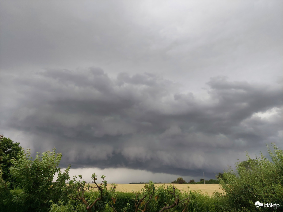 Nagyrécsére így érkezett meg a tegnapi vihar