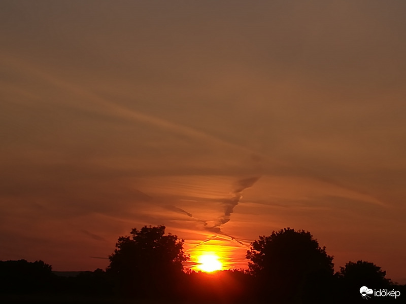 Szokásos helyről, mai lemenő 
