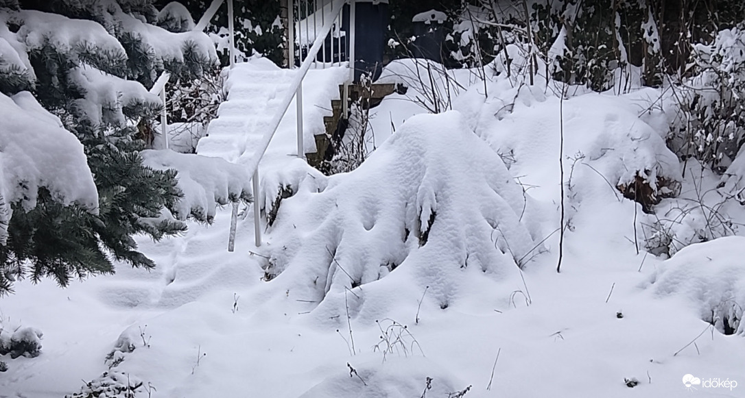 Hópaplan alatt alszik a természet