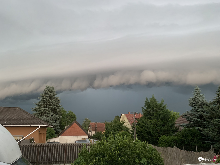 Vihar készülőben Székesfehérvár felett