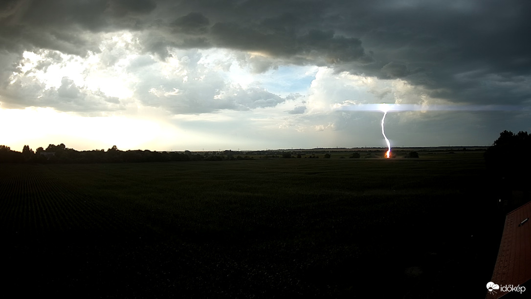 2025_07_21_19_40_pd19_villám