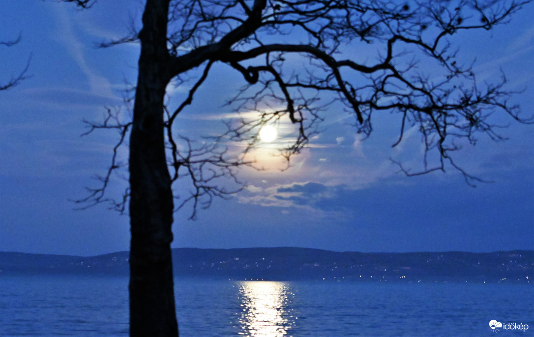 Balatonföldvár - holdlemente