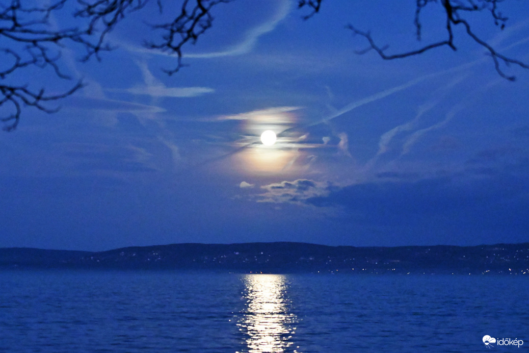 Balatonföldvár - holdlemente