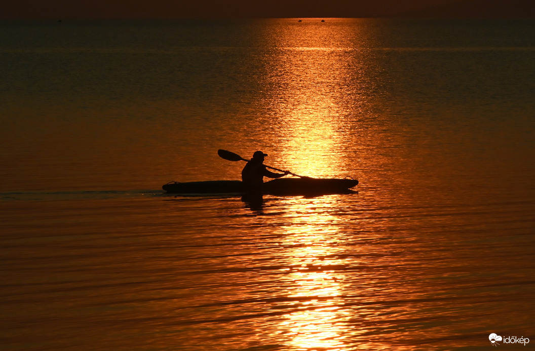 Kajakkal a hídon át
