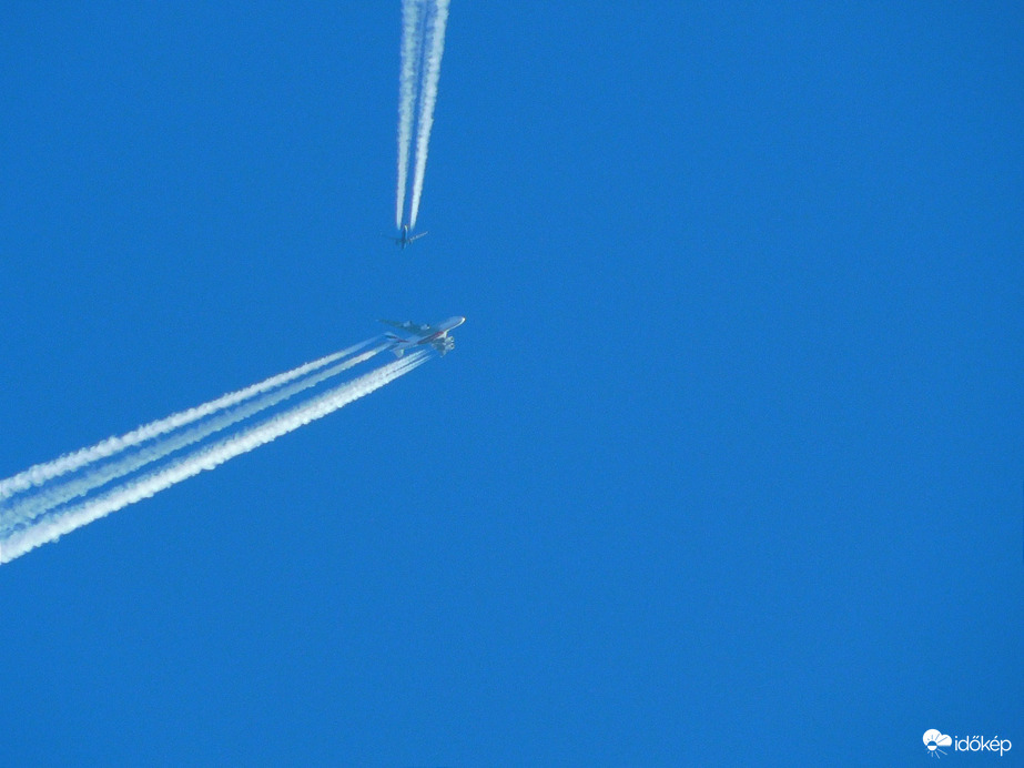 Az útjuk keresztezték egymást.