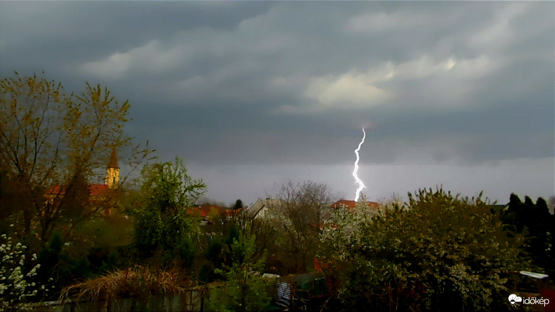 A villám becsapott.