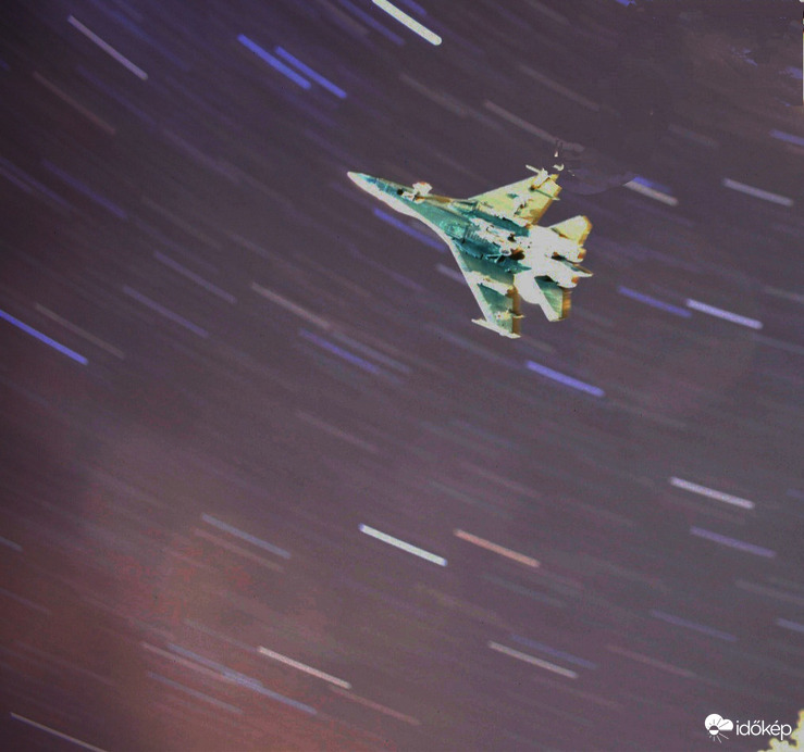 Szu-27 makett éjszaka 