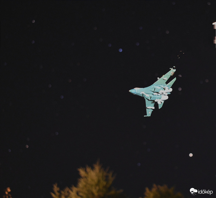 Szu-27 makett éjszaka 