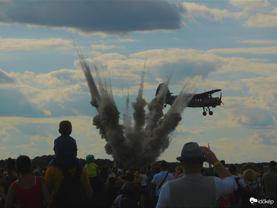 ,,Bombázás" SzIA