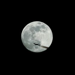 Holdfényes repülés