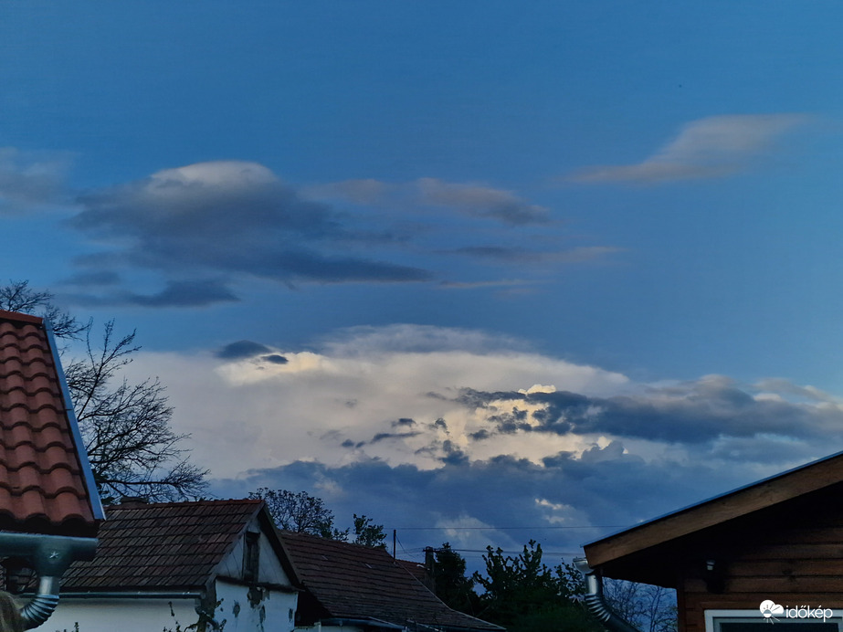 Gyűlnek a viharfelhők 2