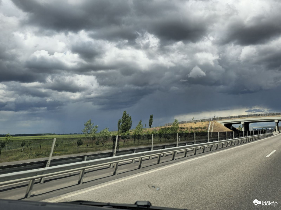 Mai viharfelhők 4