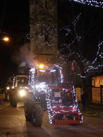 Mai Furtai traktoros felvonulás:)