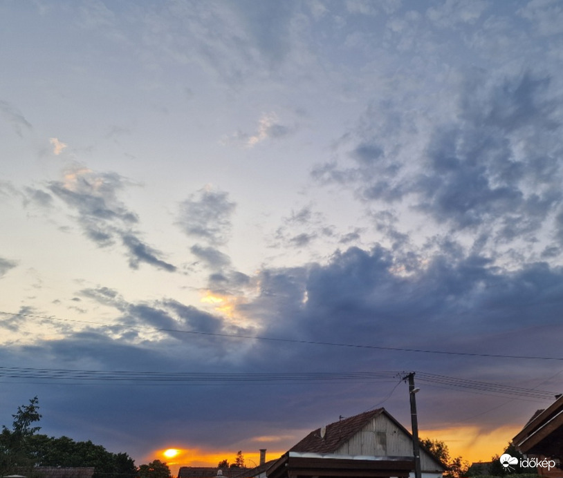 Mai tüzes naplementés zivatar