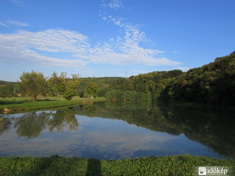 Horgásztónál a Mecsekben