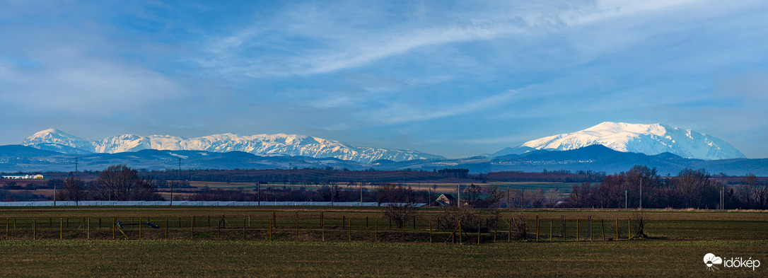 Rax - Schneeberg hegyvonulat ma kora délután, Bükről fotózva, kb. 90 km légvonalban.