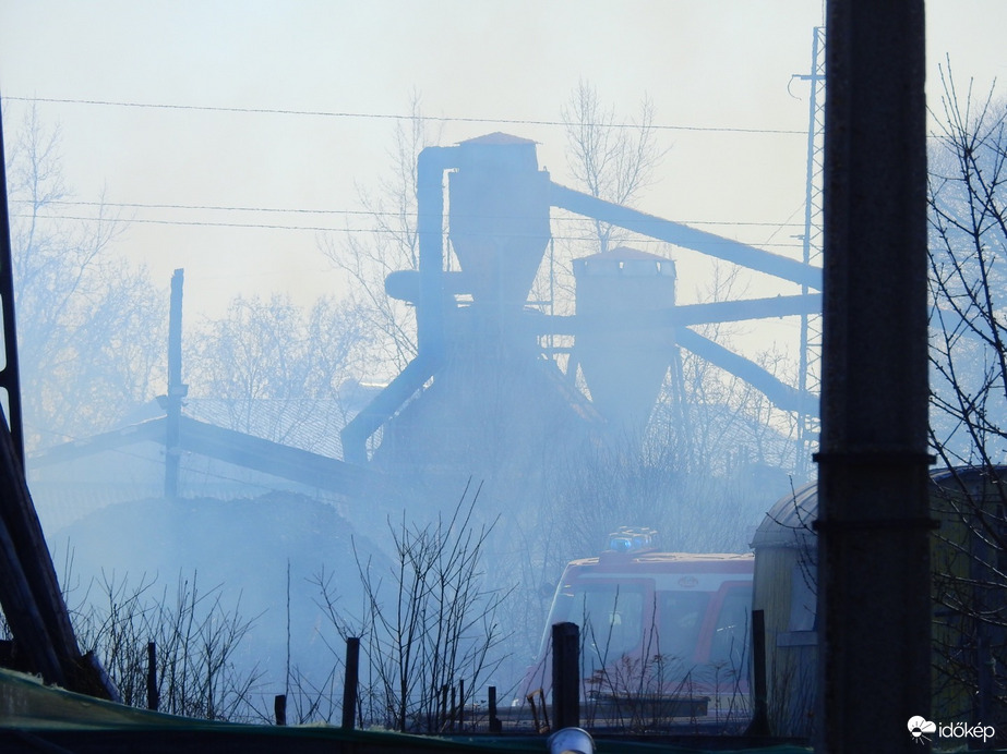 Küzdenek a lángokkal Tiszalökön