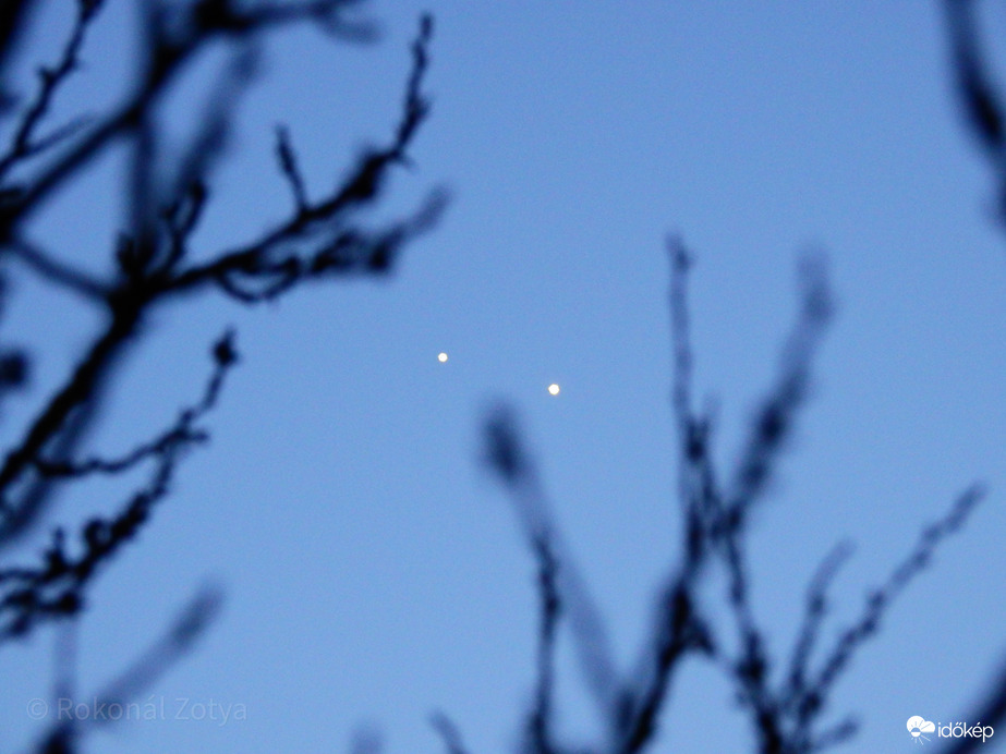 A Jupiter (bal) és a Vénusz (jobb) ilyen közel van most egymáshoz  Ritka pillanat