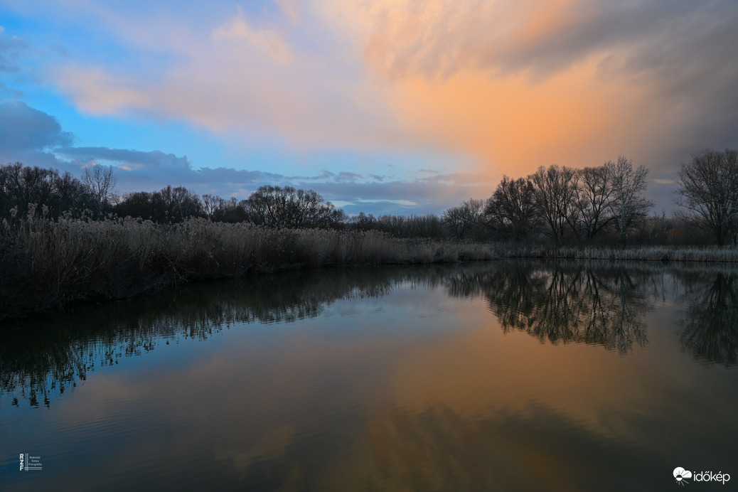 Nyarat idéző távoli záporok Tiszalökről fotózva