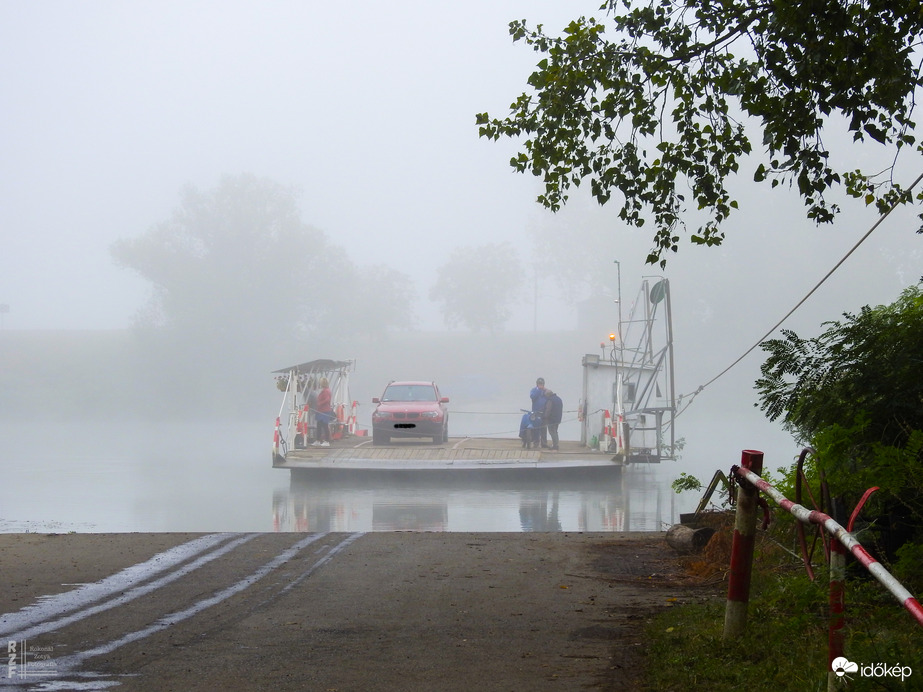 Homályos csend a tiszalöki Kis-Tiszánál
