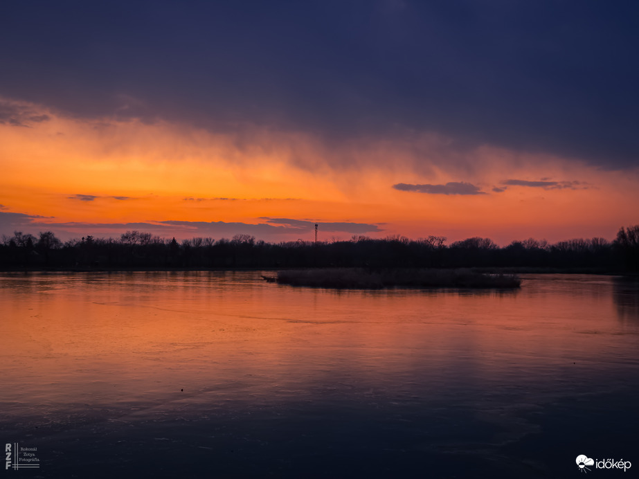 Napszentület távoli csapadékkal fűszerezve (Tiszalök, Kis-Tisza)