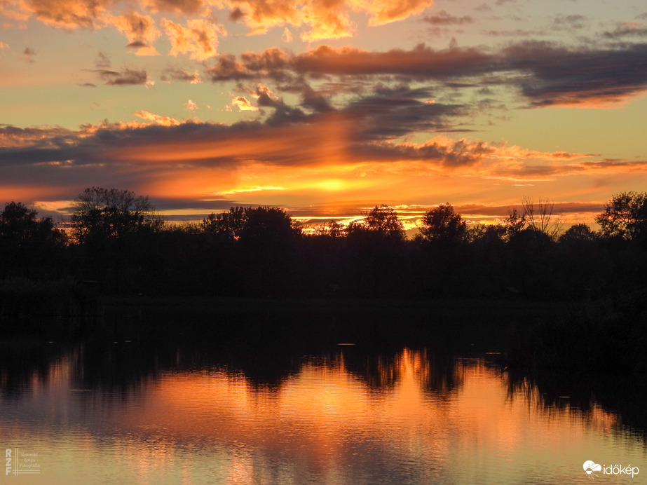 A téli időszámítás első pazar naplementéje Tiszalökön