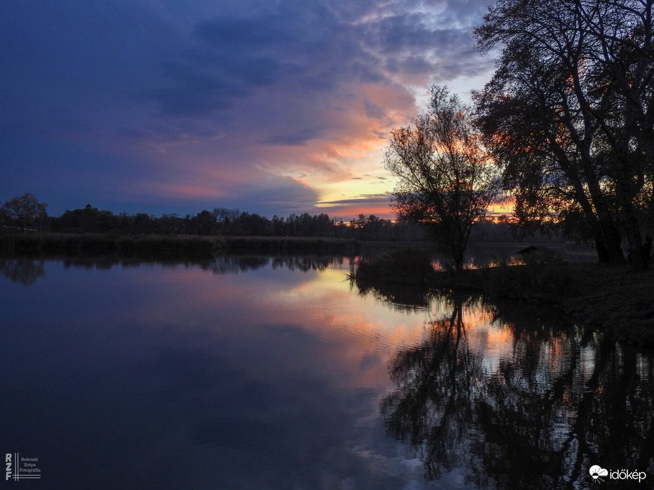 A téli időszámítás első pazar naplementéje Tiszalökön