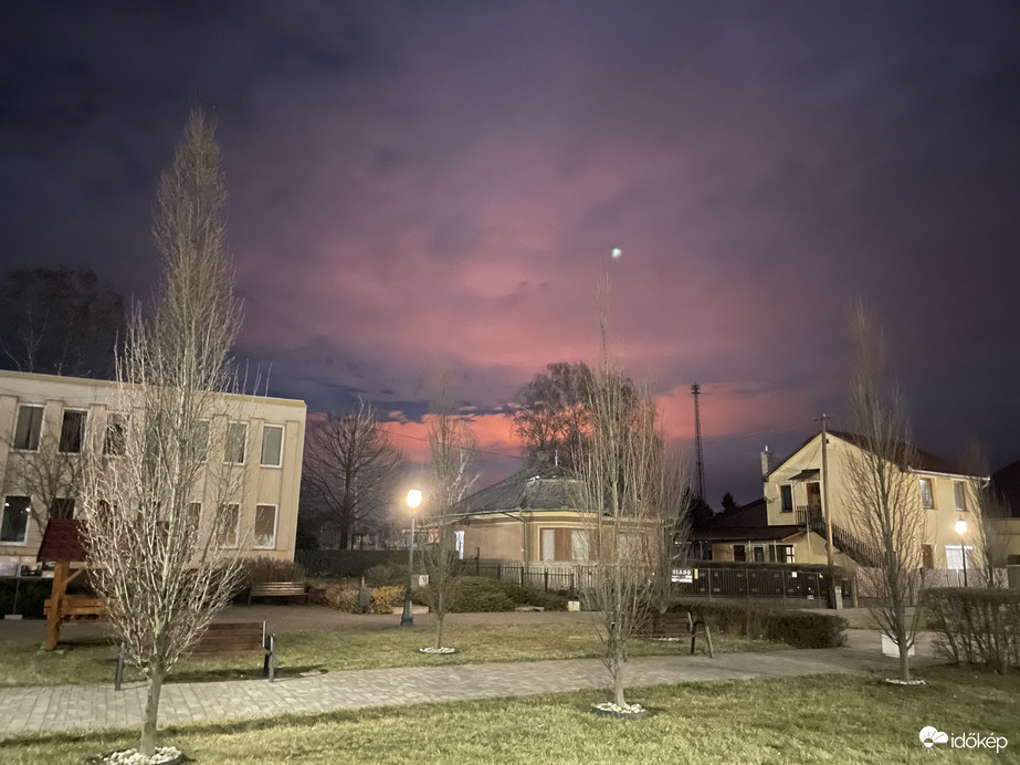 A Tarcal és Zombor közötti avartűz (valószínűleg) így látszik Tiszalökről 