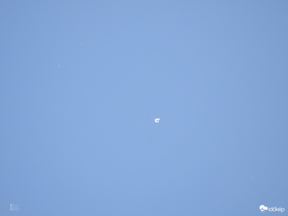 Érdekes objektum Tiszalök felett. Meteorológiai ballon?