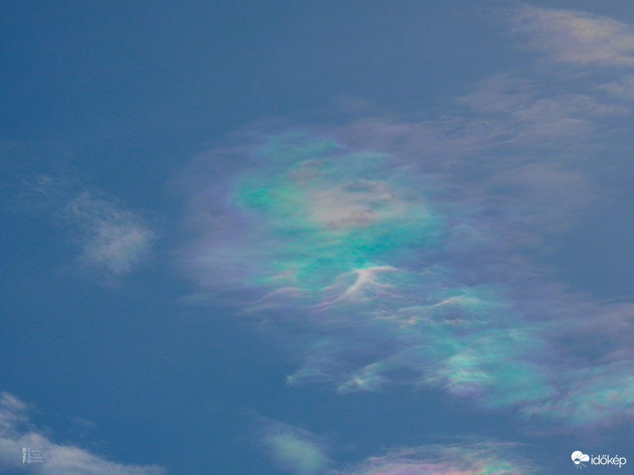 Újból irizáltak a felhők