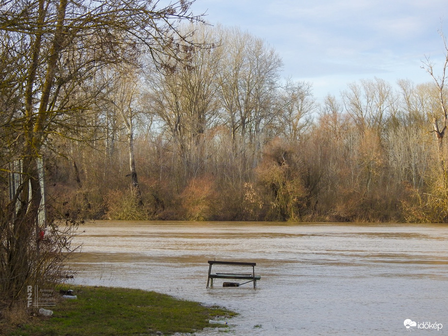 Árvíz, 520 cm, Tiszalök/Szepi-tanya, strand, kalandpark