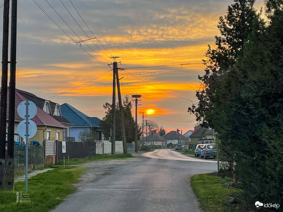 Ki korán kel, aranyat lel