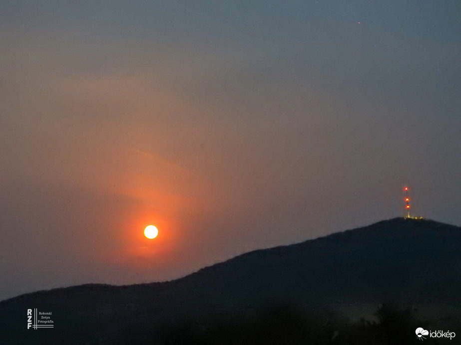 “Kék” szuperhold