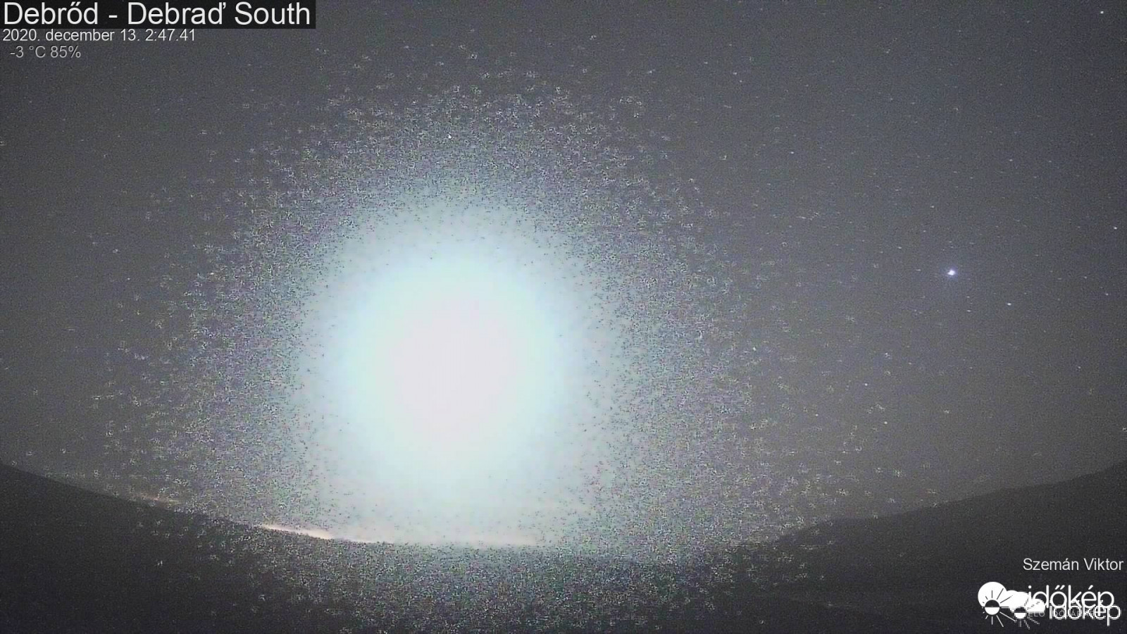 Szétrobbanó tűzgömb a debrődi kamerán