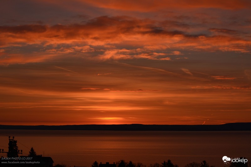 Mindjárt felkel a Nap