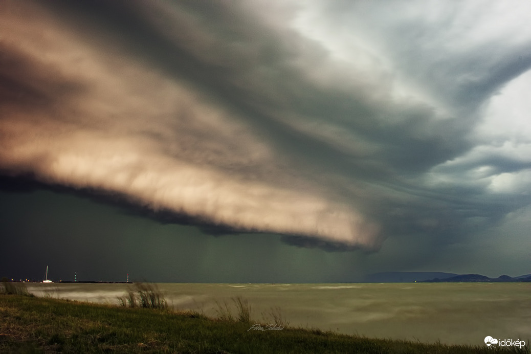 Balatonra lecsapó vihar..