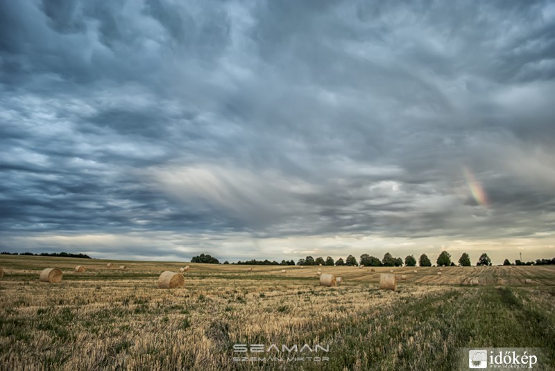 Szép kis felhőkkel vonul át felettünk a front :)