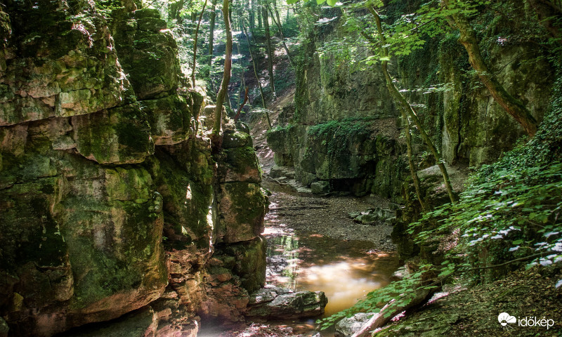 Római-fürdő vízesés,Gaja-szurdok Bakonynána közelében