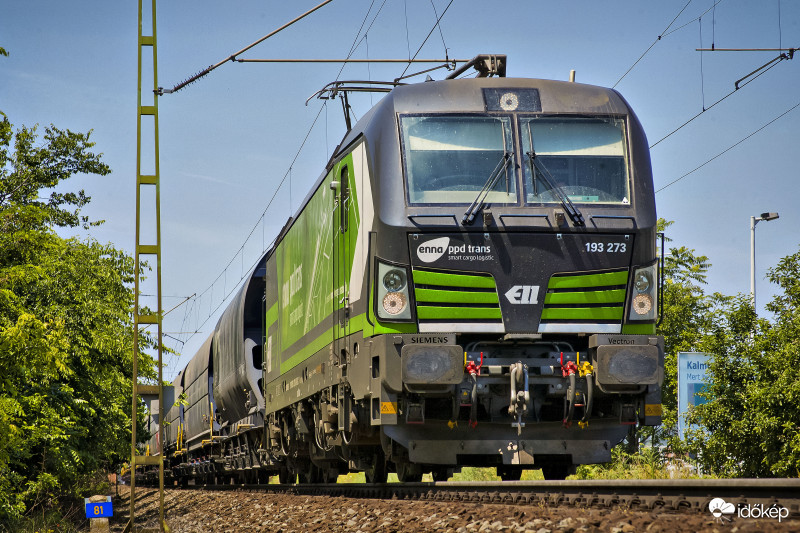 PPD Vectron,egy tehervonat élén,bejárati fényjelzöre vár Ferencváros elött