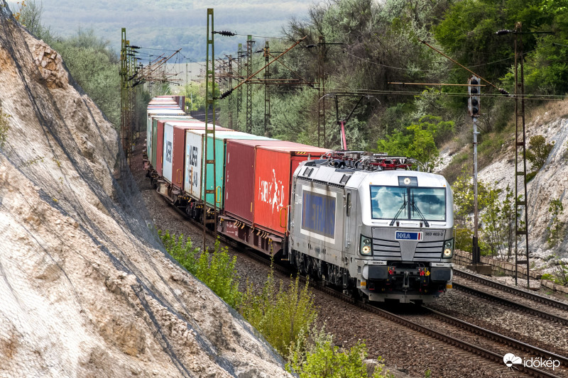 METRANS Vectron és vonata Szár közelében
